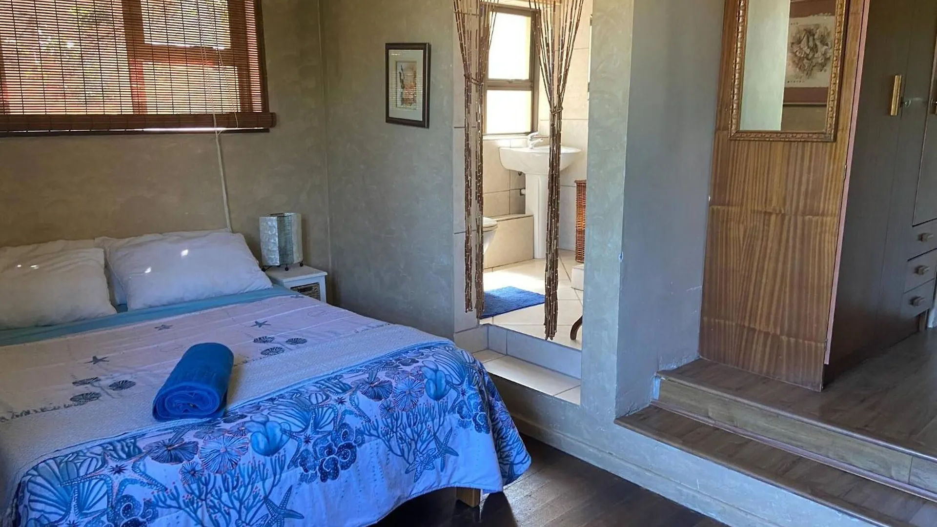 Room In Guest Room - Living In Camps Bay Blue Cape Town Konukevi